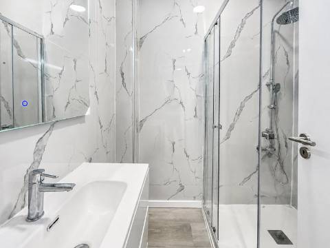 Apartamento T1 Totalmente Remodelado à Venda no Centro da Amadora, em Frente à Estação