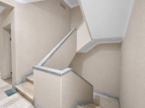 Apartamento T1 Totalmente Remodelado à Venda no Centro da Amadora, em Frente à Estação