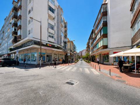 Apartamento T1 Totalmente Remodelado à Venda no Centro da Amadora, em Frente à Estação