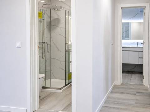 T4 Totalmente Remodelado em Amora, Seixal, com Excelente Localização