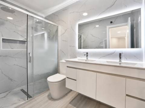 T4 Totalmente Remodelado em Amora, Seixal, com Excelente Localização