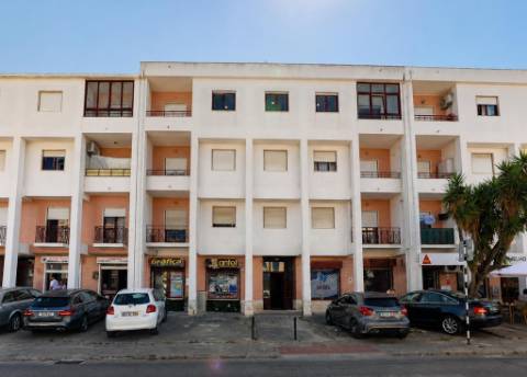 T4 Totalmente Remodelado em Amora, Seixal, com Excelente Localização
