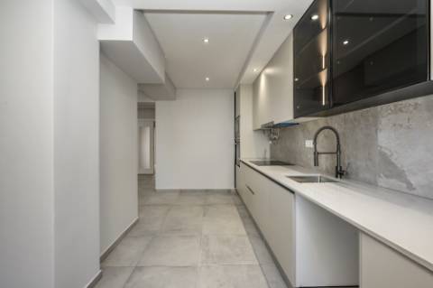 VIVER NESTE MARAVILHOSO E ESPAÇOSO T4 TRANSFORMADO EM T3 EM ALMADA, CACILHAS), É VIVER ONDE O TEJO ENCONTRA A MODERNIDADE..........................