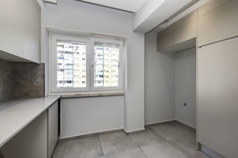 VIVER NESTE MARAVILHOSO E ESPAÇOSO T4 TRANSFORMADO EM T3 EM ALMADA, CACILHAS), É VIVER ONDE O TEJO ENCONTRA A MODERNIDADE..........................
