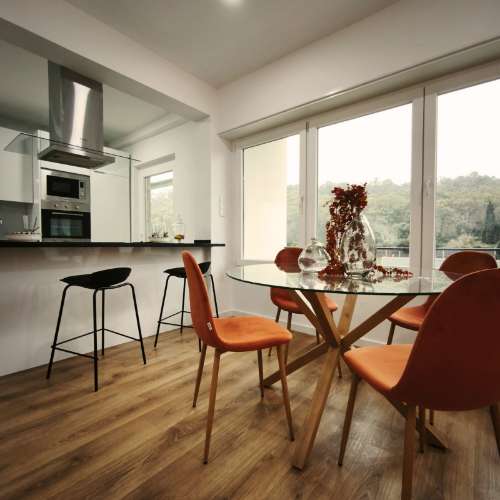 Espaçoso Apartamento de 3 Frentes com Varanda Panorâmica em Benfica a 7 minutos a pé do Centro Comercial Colombo