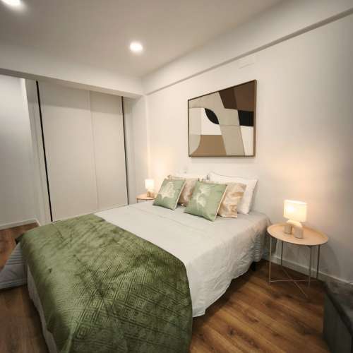 Espaçoso Apartamento de 3 Frentes com Varanda Panorâmica em Benfica a 7 minutos a pé do Centro Comercial Colombo