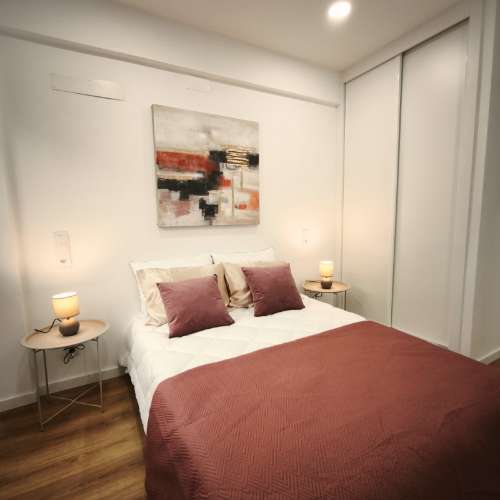 Espaçoso Apartamento de 3 Frentes com Varanda Panorâmica em Benfica a 7 minutos a pé do Centro Comercial Colombo