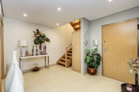 EXCENENTE DUPLEX COM GARAGEM BOX E DOIS TERAÇOSNA URBANIZAÇÃO VARANDAS DO MONTIJO