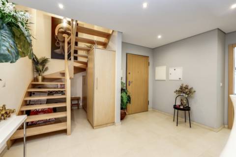 EXCENENTE DUPLEX COM GARAGEM BOX E DOIS TERAÇOSNA URBANIZAÇÃO VARANDAS DO MONTIJO