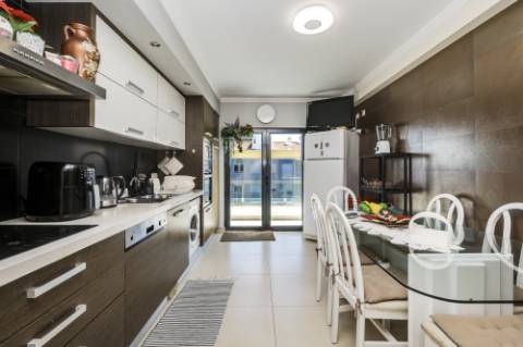 EXCENENTE DUPLEX COM GARAGEM BOX E DOIS TERAÇOSNA URBANIZAÇÃO VARANDAS DO MONTIJO