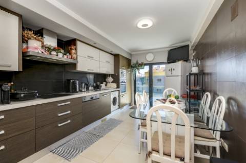 EXCENENTE DUPLEX COM GARAGEM BOX E DOIS TERAÇOSNA URBANIZAÇÃO VARANDAS DO MONTIJO