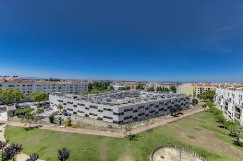 EXCENENTE DUPLEX COM GARAGEM BOX E DOIS TERAÇOSNA URBANIZAÇÃO VARANDAS DO MONTIJO