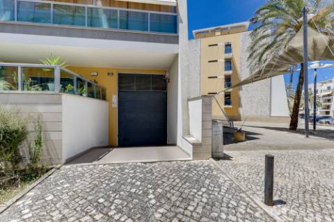 EXCENENTE DUPLEX COM GARAGEM BOX E DOIS TERAÇOSNA URBANIZAÇÃO VARANDAS DO MONTIJO