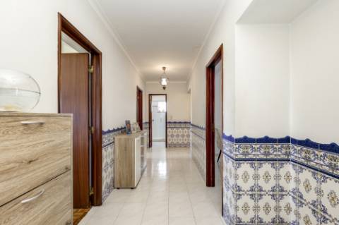 APARTAMENTO T3 VENDA NO CARREGADO PERTO DO OUTLET SHOPPING CAMPERA