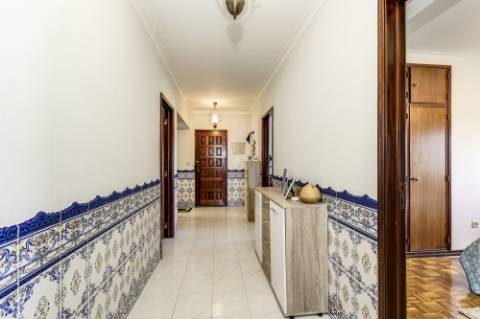 APARTAMENTO T3 VENDA NO CARREGADO PERTO DO OUTLET SHOPPING CAMPERA
