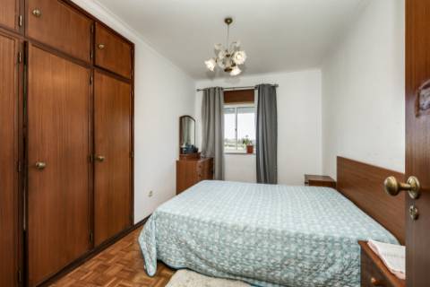 APARTAMENTO T3 VENDA NO CARREGADO PERTO DO OUTLET SHOPPING CAMPERA