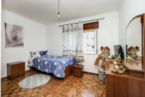 APARTAMENTO T3 VENDA NO CARREGADO PERTO DO OUTLET SHOPPING CAMPERA