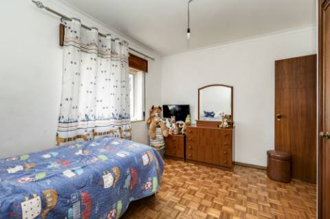 APARTAMENTO T3 VENDA NO CARREGADO PERTO DO OUTLET SHOPPING CAMPERA