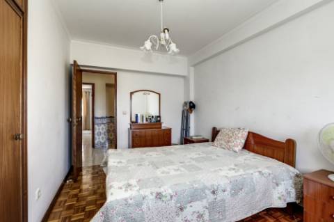 APARTAMENTO T3 VENDA NO CARREGADO PERTO DO OUTLET SHOPPING CAMPERA