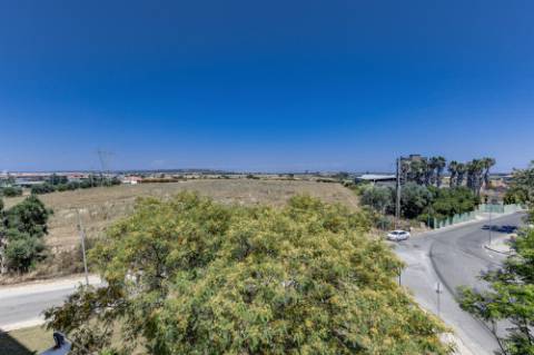 APARTAMENTO T3 VENDA NO CARREGADO PERTO DO OUTLET SHOPPING CAMPERA