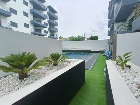 Apartamento T3 em Condomínio com Piscina .