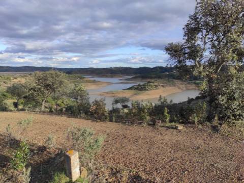 TERRENO COM 55.800 M2 COM POSSIBILIDADE DE CONSTRUÇÃO - ALCARIAS GRANDES - CASTRO MARIM - ALGARVE