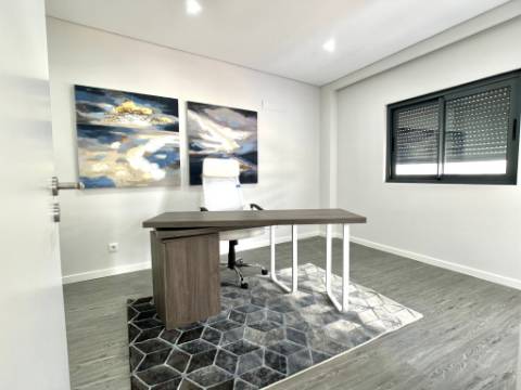 Apartamento T3 em Condomínio com Piscina .