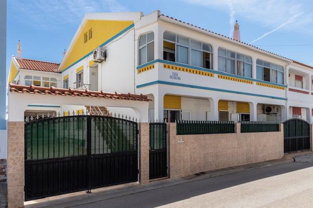 MORADIA - PRÉDIO - COM VARIOS APARTAMENTOS - PISCINA - EM MANTA ROTA - VILA NOVA DE CACELA - VRSA - ALGARVE