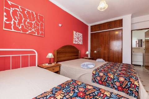 MORADIA - PRÉDIO - COM VARIOS APARTAMENTOS - PISCINA - EM MANTA ROTA - VILA NOVA DE CACELA - VRSA - ALGARVE