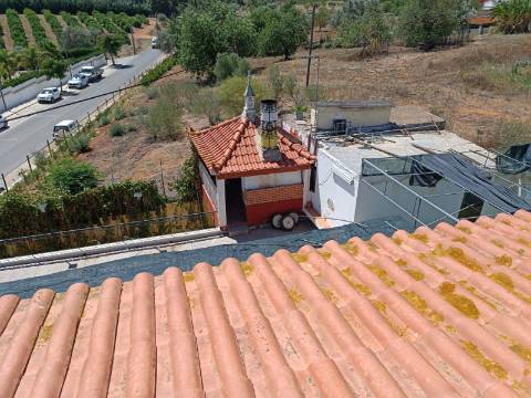 EDIFÍCIO COM TRÊS PISOS - VÁRIAS DIVISÕES - HABITAÇÃO - RESTAURANTE - COMÉRCIO - SERVIÇOS - SÃO BARTOLOMEU DO SUL - CASTRO MARIM
