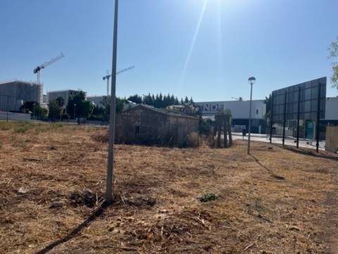 Terreno com 465m2 e 1609m2 para construção de 15 apartamentos + 1 loja, no centro de loule