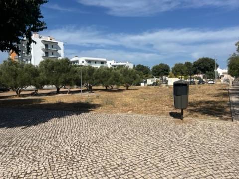 Terreno com 465m2 e 1609m2 para construção de 15 apartamentos + 1 loja, no centro de loule