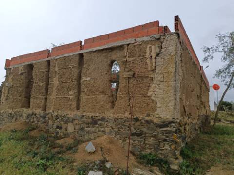 MORADIA TÍPICA ISOLADA COM 215 M2 EM ALVES - SANTANA DE CAMBAS - MÉRTOLA - BAIXO ALENTEJO