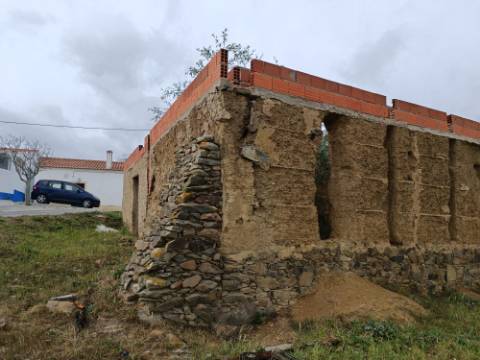 MORADIA TÍPICA ISOLADA COM 215 M2 EM ALVES - SANTANA DE CAMBAS - MÉRTOLA - BAIXO ALENTEJO