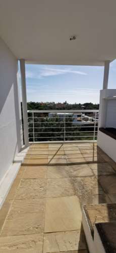 Moradia totalmente renovada com muita luz natural devido á sua original arquitetura no Carvoeiro!!!