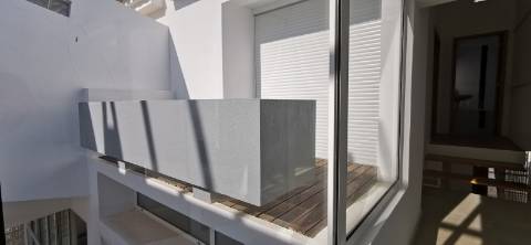Moradia totalmente renovada com muita luz natural devido á sua original arquitetura no Carvoeiro!!!