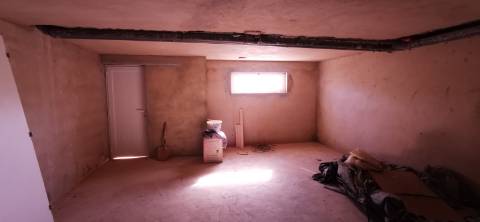 Moradia totalmente renovada com muita luz natural devido á sua original arquitetura no Carvoeiro!!!