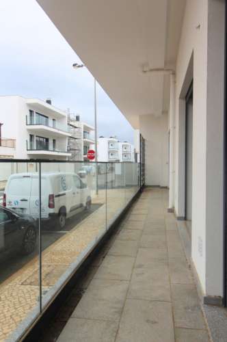 Apartamento T2 no Rés-do-Chão, a 2 minutos da marginal de Cabanas