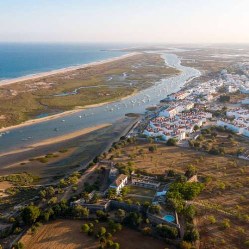 Apartamento T2 no Rés-do-Chão, a 2 minutos da marginal de Cabanas