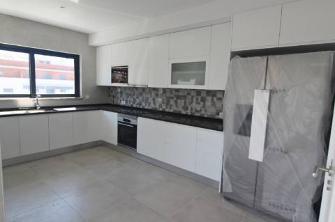 Apartamento T4, top floor, Tavira