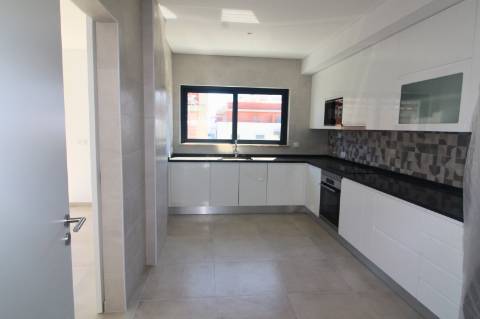Apartamento T4, top floor, Tavira
