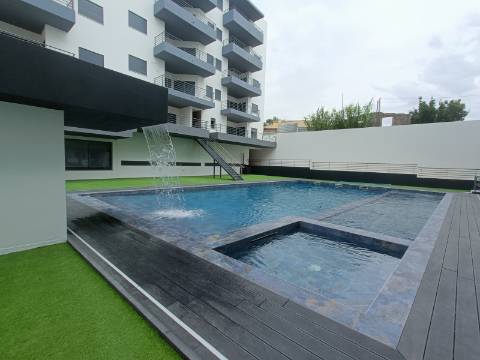 Apartamento T3 em Condomínio com Piscina .