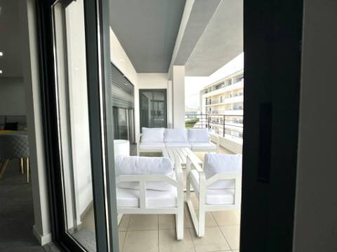 Apartamento T3 em Condomínio com Piscina .
