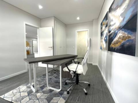 Apartamento T3 em Condomínio com Piscina .