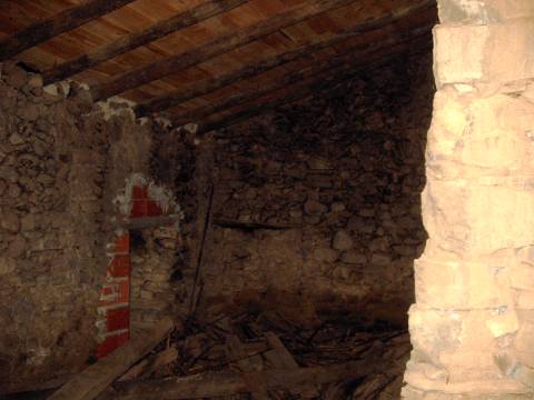 Casa Térrea com 80 m2 para reconstruir com 3 Divisões em Corte Nova, Castro Marim