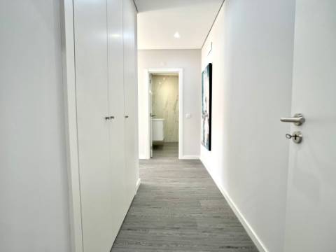 Apartamento T3 em Condomínio com Piscina .