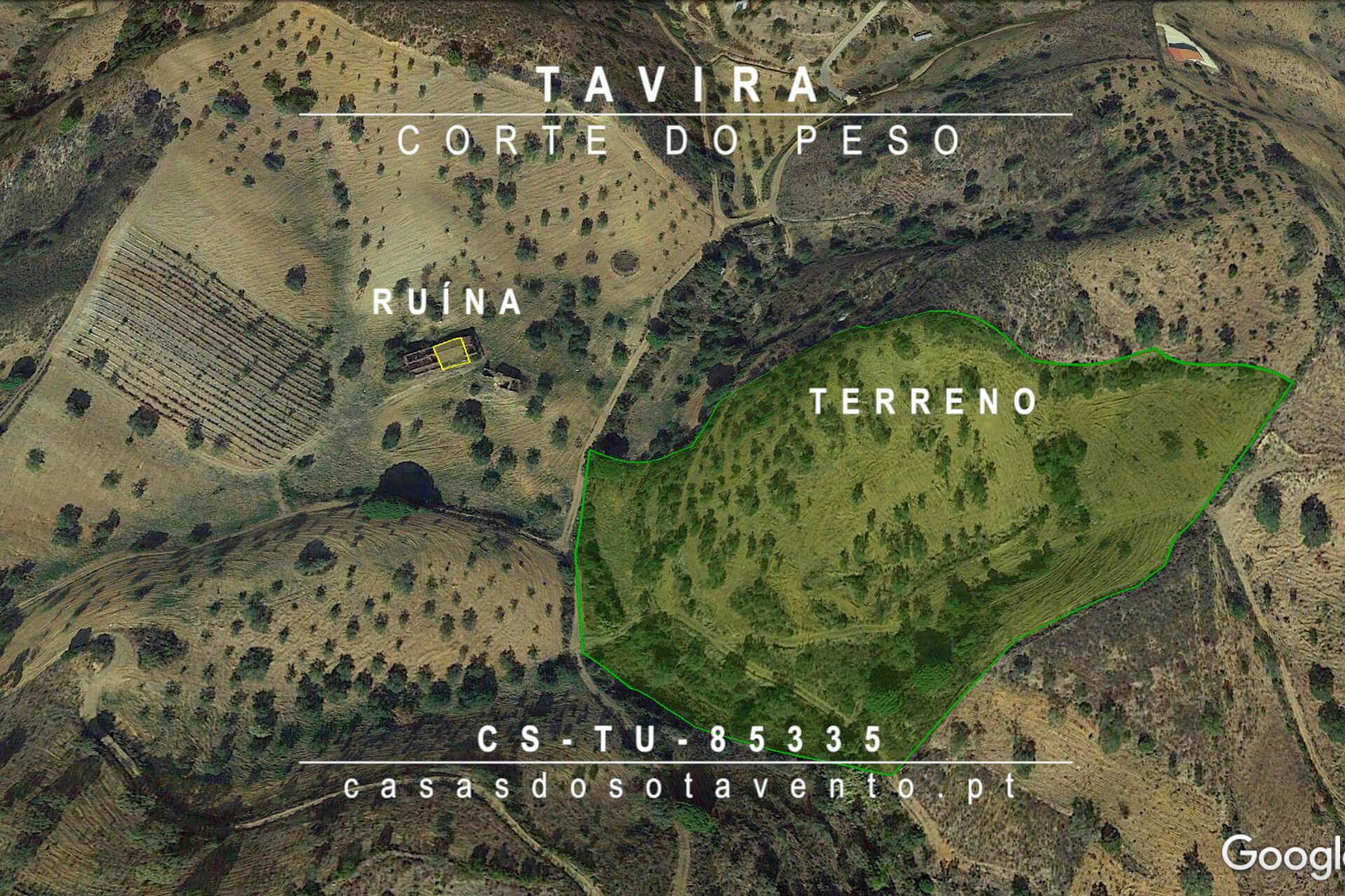 TERRENO COM PEQUENA RUÍNA EM CORTE DO PESO