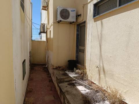EDIFÍCIO COM TRÊS PISOS - VÁRIAS DIVISÕES - HABITAÇÃO - RESTAURANTE - COMÉRCIO - SERVIÇOS - SÃO BARTOLOMEU DO SUL - CASTRO MARIM