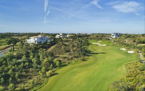 Lote de Terreno com 7776 com viabilidade de construção de 650m2 no Golfe Monte Rei em Vila Nova de Cacela
