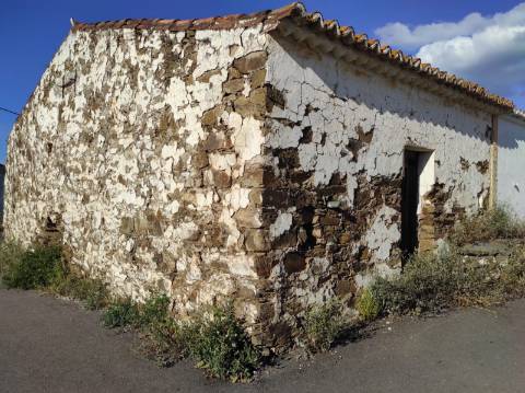 MORADIA DE ALDEIA - 129 M2 - COM LOGRADOURO - CORTE PEQUENA - ODELEITE - CASTRO MARIM